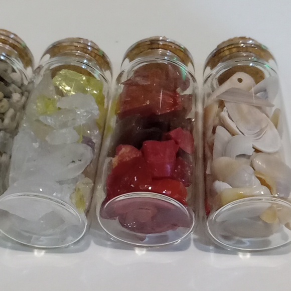 Collection of 5 Bottles Filled With Sand, Pilgrim Glass, Stones, Shells - Picture 4 of 5